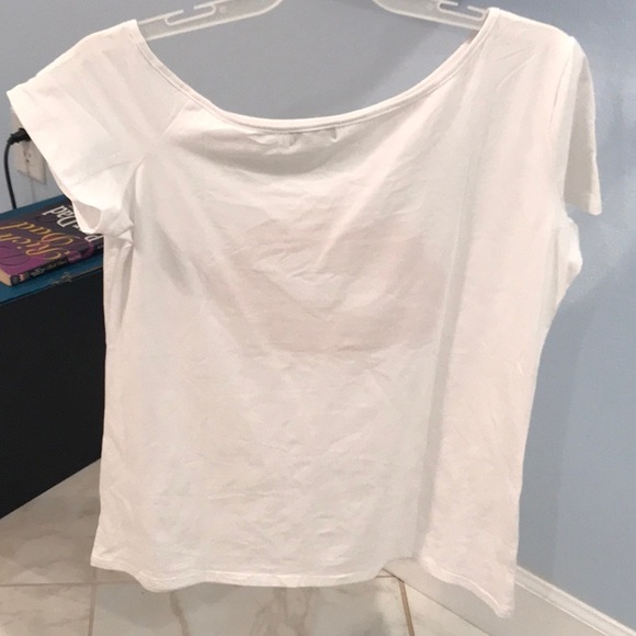 On or Off Red and White Shoulder Top with Red Kissing Lips Size L - Picture 2 of 2